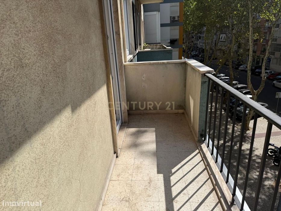 Apartamento T3 Renovado com Suite, Varanda e Cozinha Totalmente Equipa