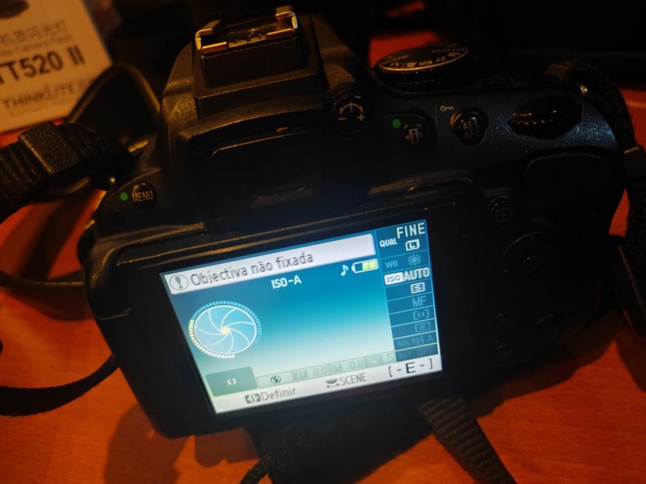 Nikon D5100 + lente 18-105 + mala + 2/ flash