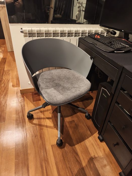 Conjunto secretária IKEA + bloco gavetas IKEA e cadeira