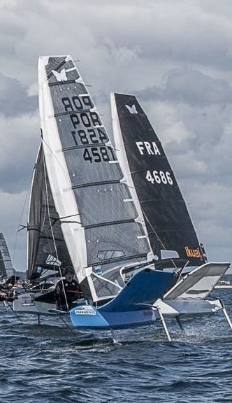 Vendo Moth com foils, todo em carbono, construído em 2018