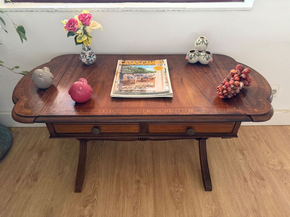 Mesa de centro com abas