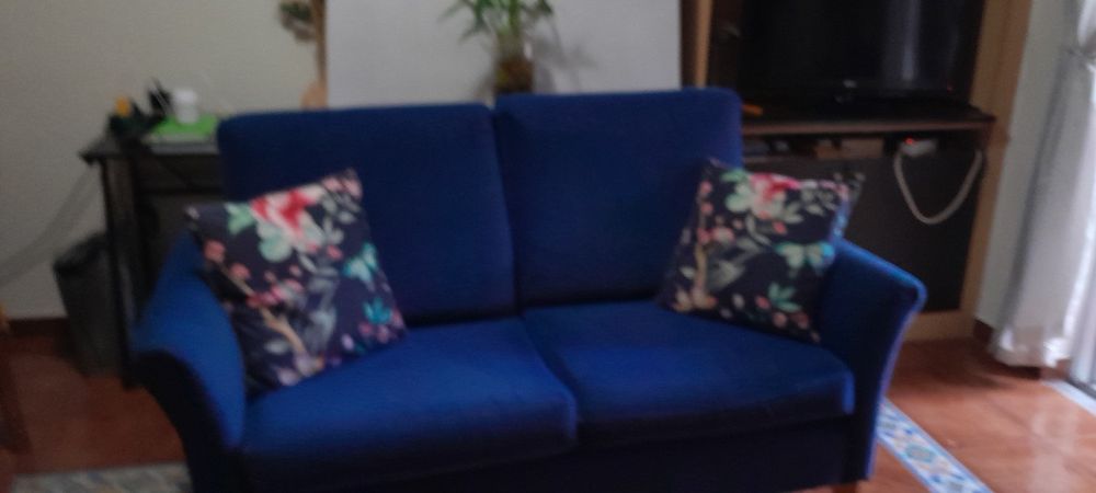 1 sofa azul 2 lugares e 1 sofa de 1 lugar