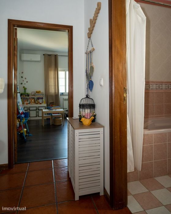 Moradia Bifamiliar Duplex com Garagem, e Quintal Privado em  Foz Côa