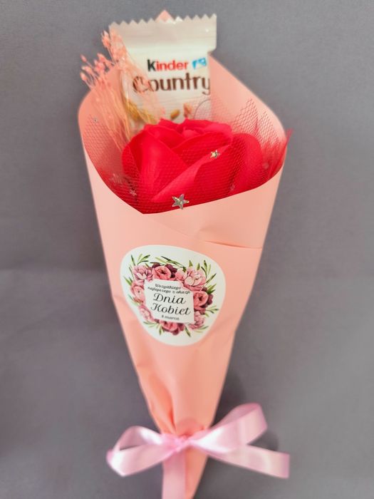 Pojedyncze różyczki Dzień Kobiet