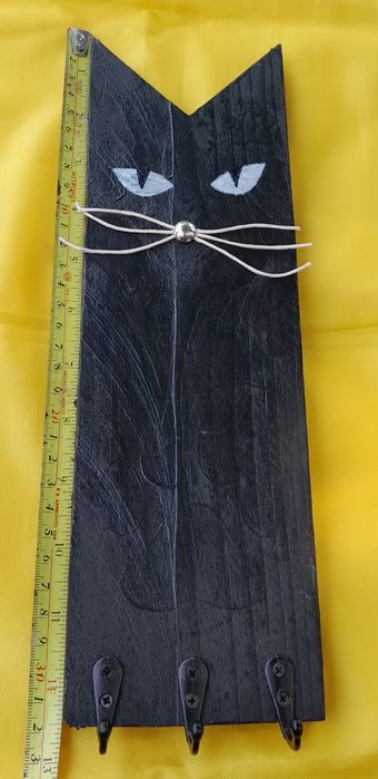 Cabide artesanal em madeira formato gato