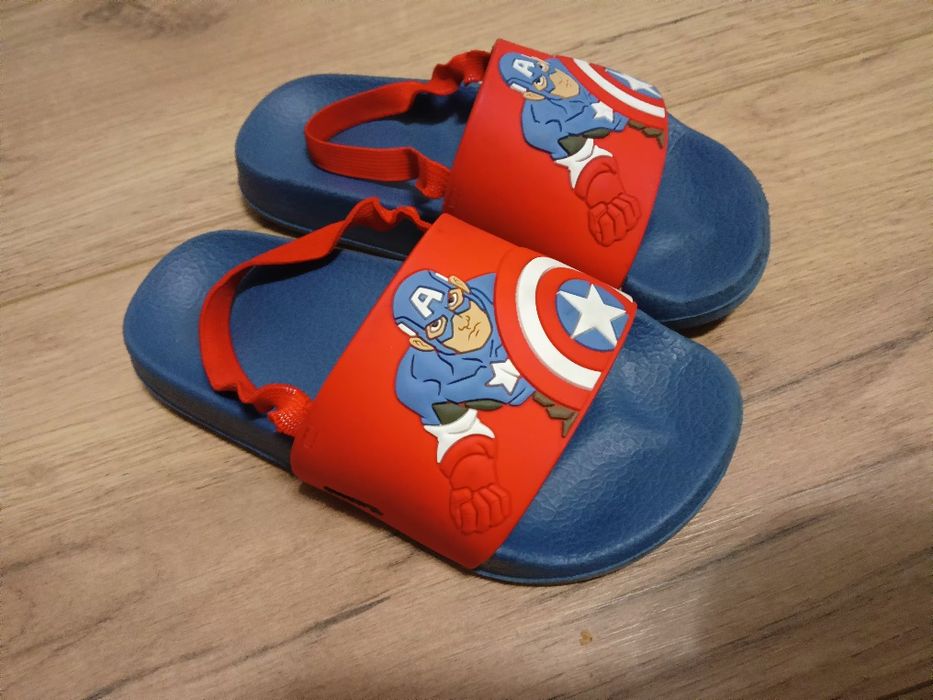 Шльопанці на резинці