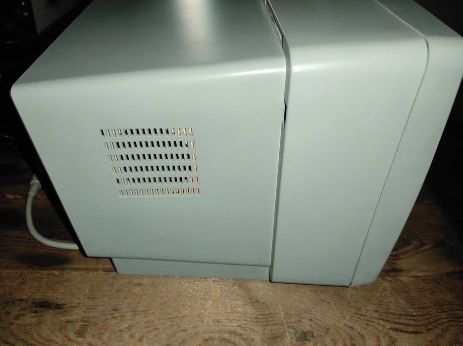 Monitor Atari ST w Kartonie. Folia na Logo ,Te same numery, Ładny stan !