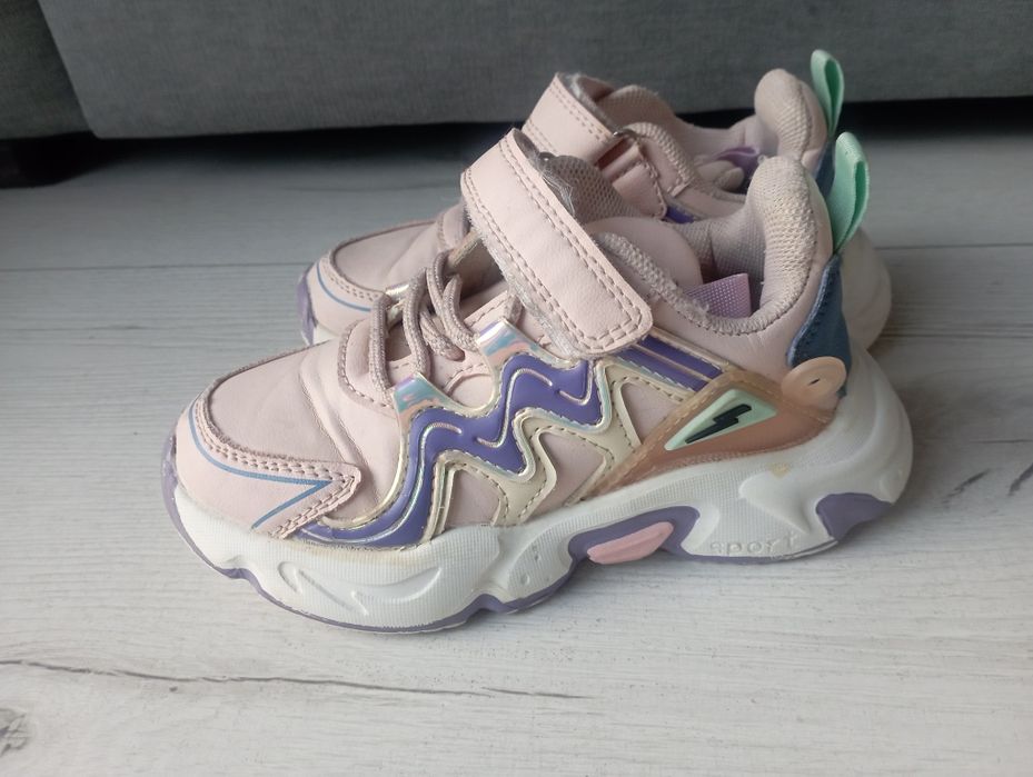 Oddam za 10 zł buty sportowe typu adidasy na rzep rozmiar 27