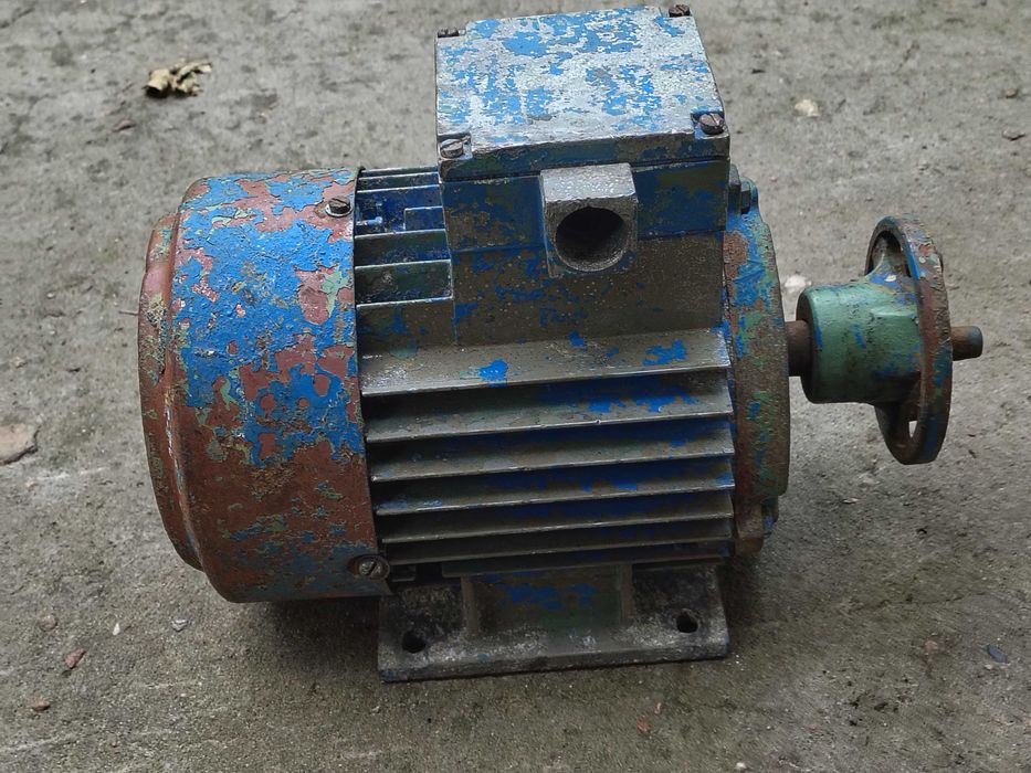 Silnik 0,75 KW 1380 obrotów mało używany czeski siłowy 220 V