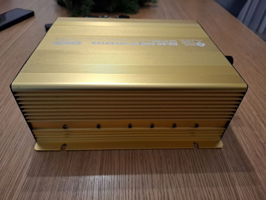 Przetwornica napiecia czysty sinus 2000Watt 12V/230

PRZETWORNICA NAPI