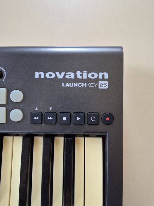 Клавіатура Novation Launchkey 25