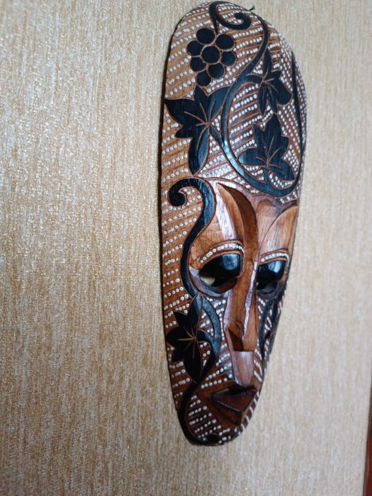 Маска ,дерево різьба