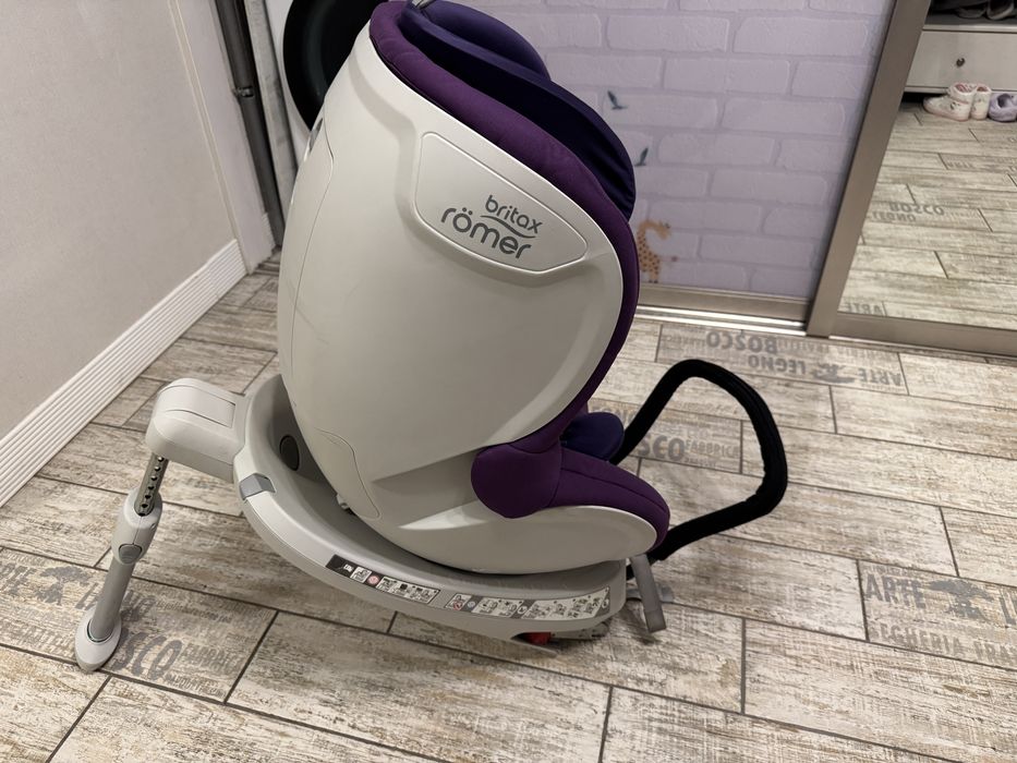 Автокрісло Britax Romer Dualfix 360 - поворотне,