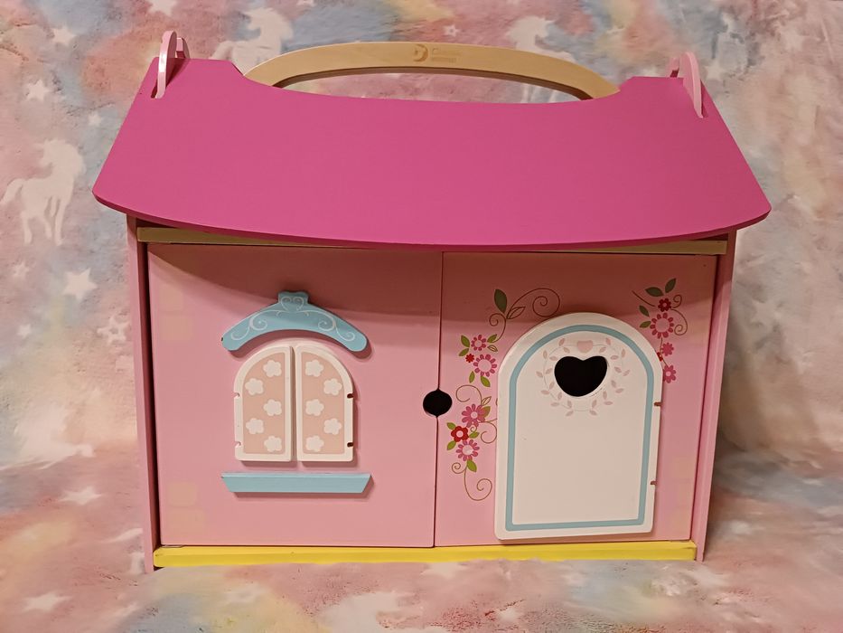 Duży zestaw drewniany dla dziewczynki: domek, mebelki, ludziki