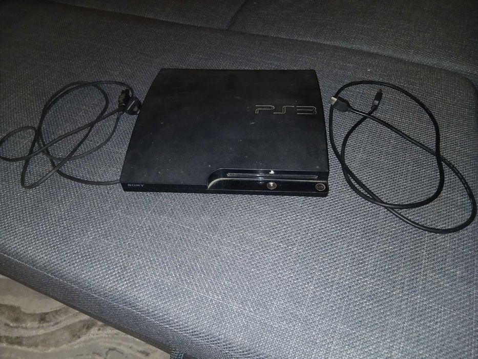 Playstation 3 usada com alguns bons jogos.