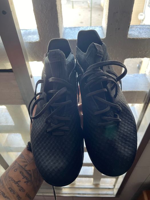 Chuteira kipsta preta