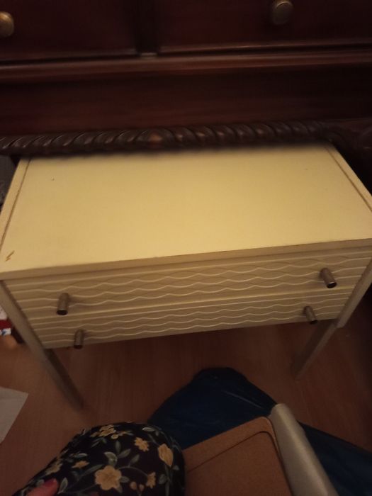 Niciarka szafka na kółkach