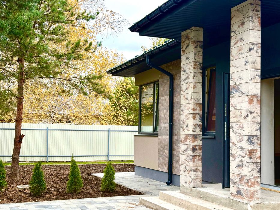 Шикарний будинок з початковим ремонтом, за 1 хв. від Бучі