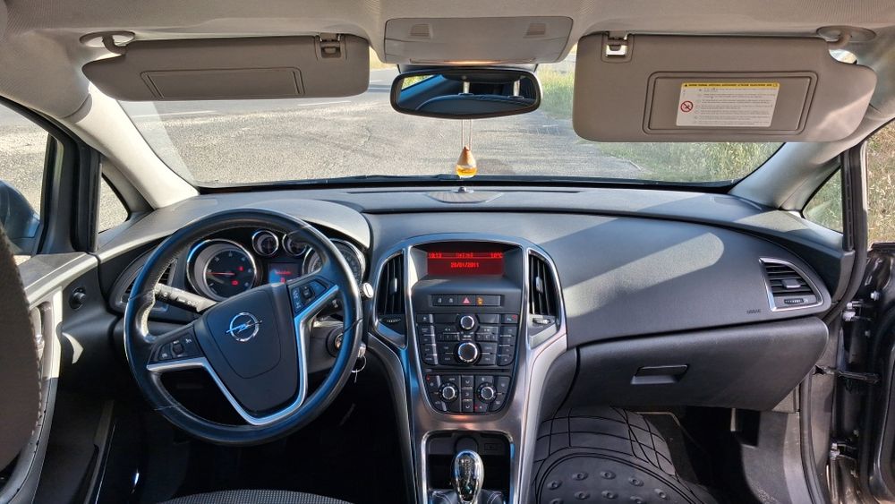Opel Astra Sports Tourer 1.7 CDTi — photo 2