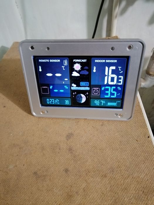 Годинники цифрових настольниє