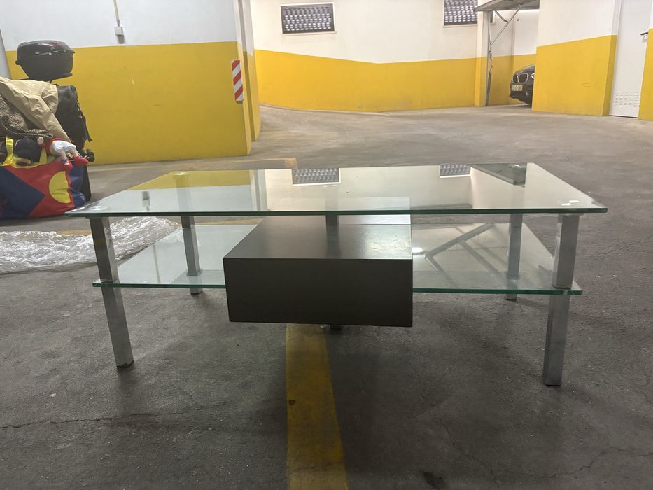 Mesa em vidro otimo estado para desocupar