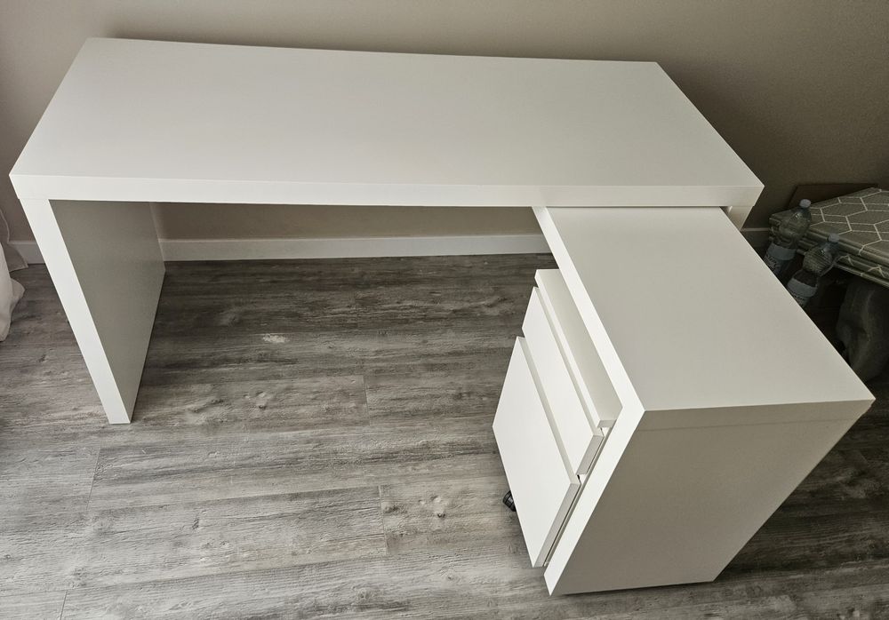 Biurko Ikea malm z wysuwanym blatem i kontenerkiem