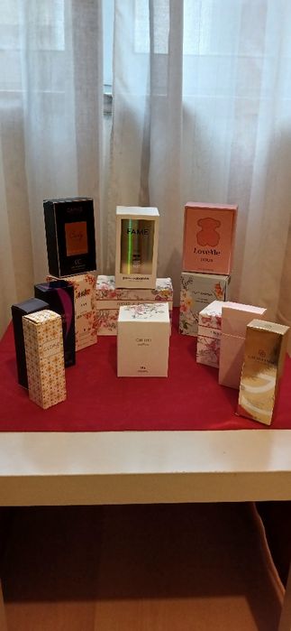 Caixas de perfume, vazias