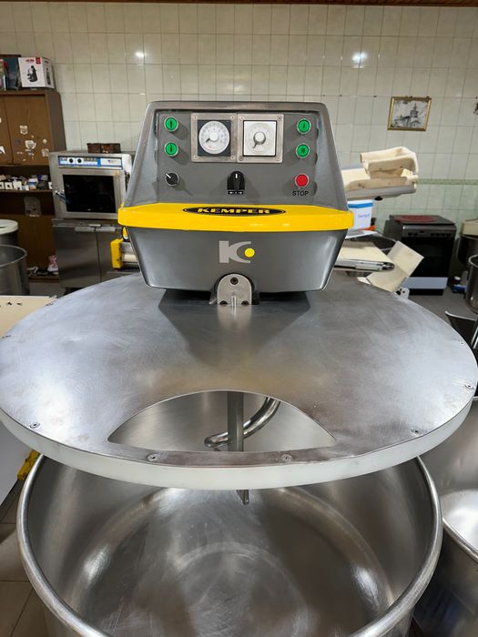 Тестомес Тестомесильныая машина с подкатной дежей Kemper SPA 125