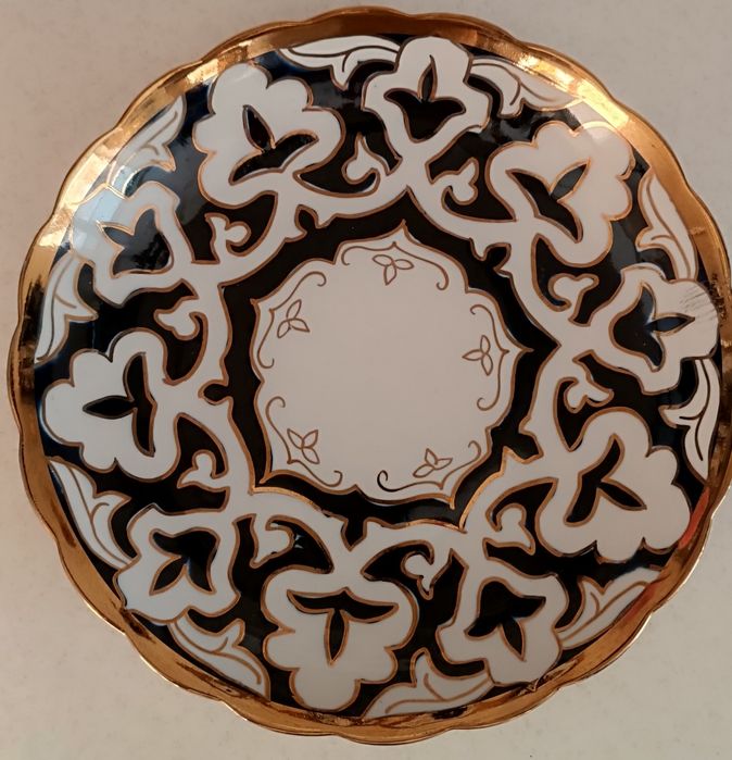 Тарелки в узбекском дизайне