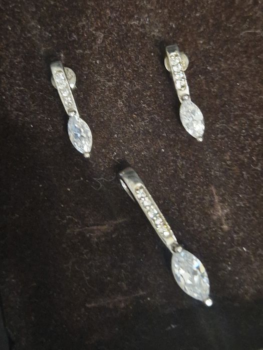 Śliczny komplet srebrny kolczyki i zawieszka z cyrkoniami