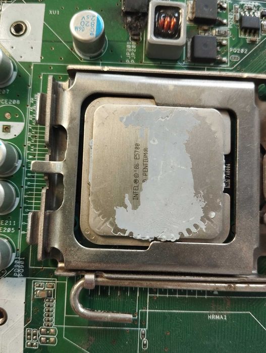 Дві несправні Материнські плати ipiel-la3 , процессори E5700