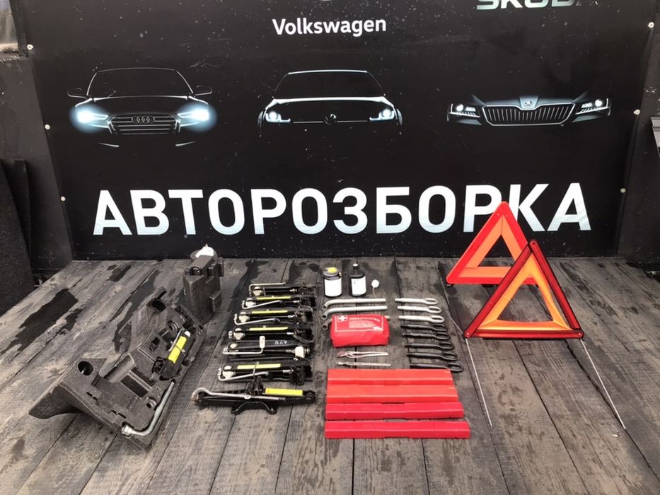 Домкрат балонний ключ Passat B6  буксировочний крюк знак Пассат Б6