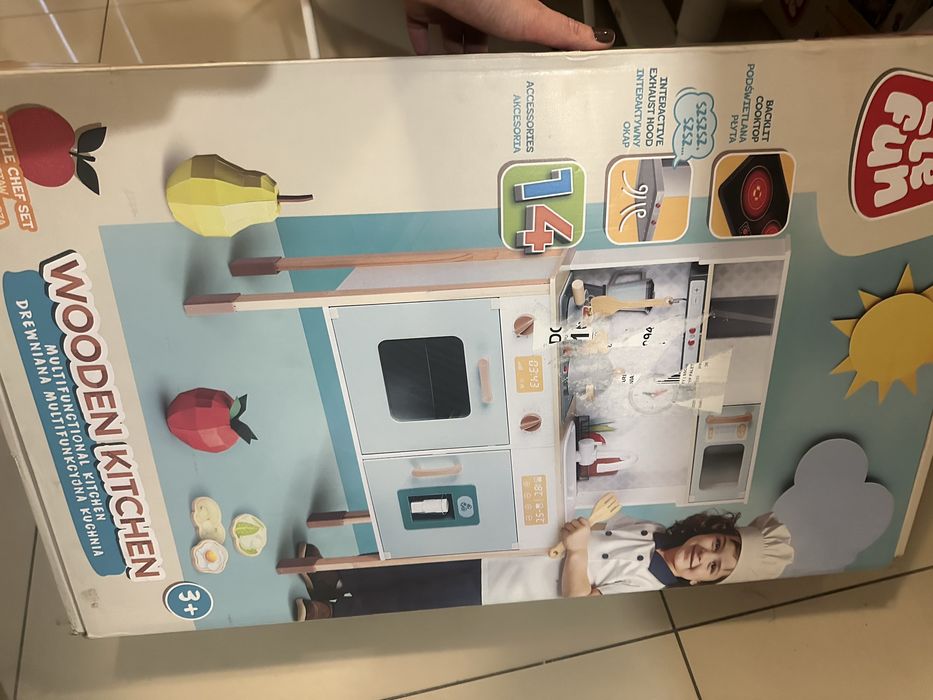 Дитяча деревяна кухня