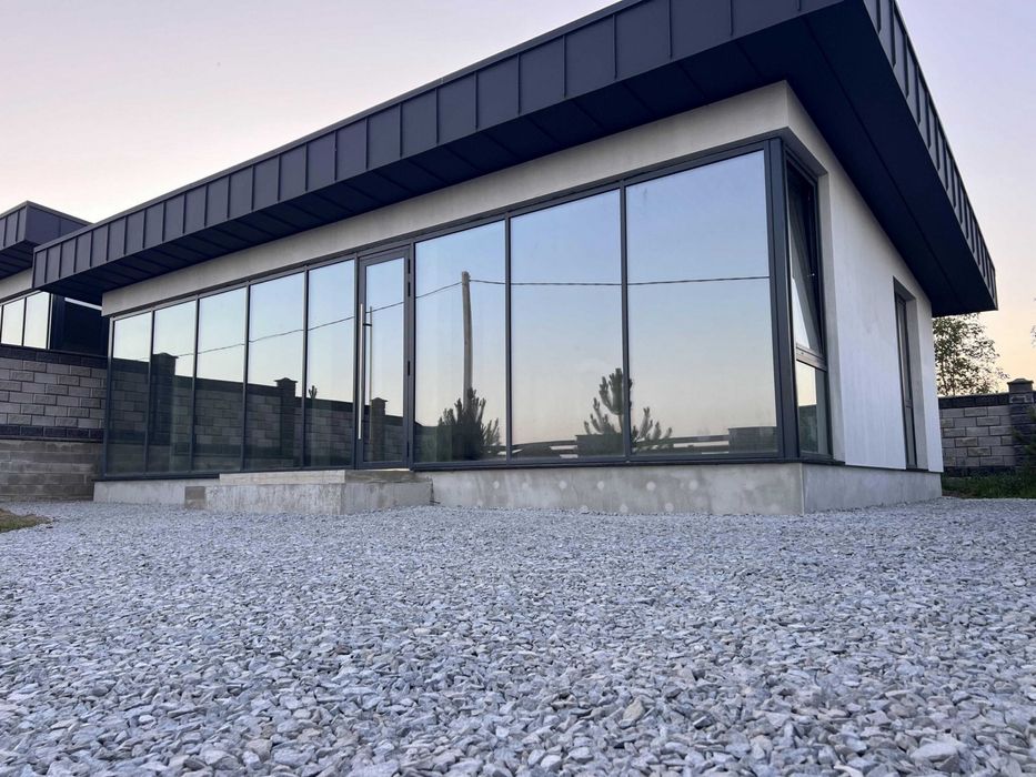 Продам котедж в районі Тинного