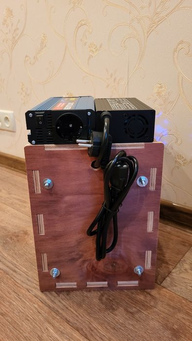 1344 вт*ч зарядная станция:  аккумулятор LiFePO4 + зарядка + инвертор