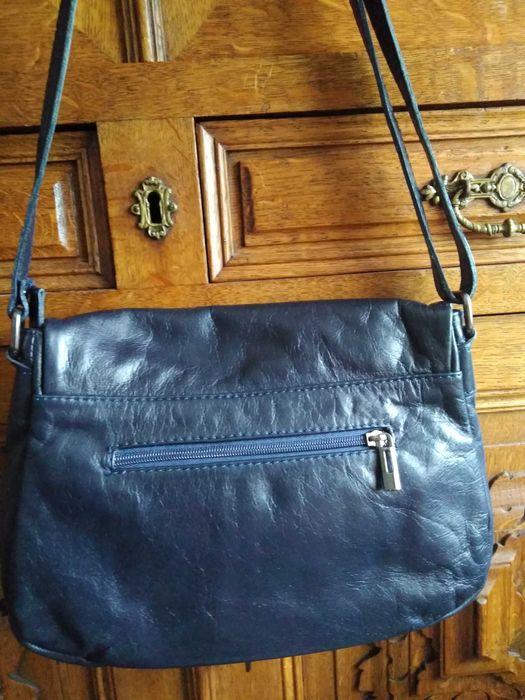 Śliczna, modna granatowa torba, firmy Toscanio. Na paseczku.