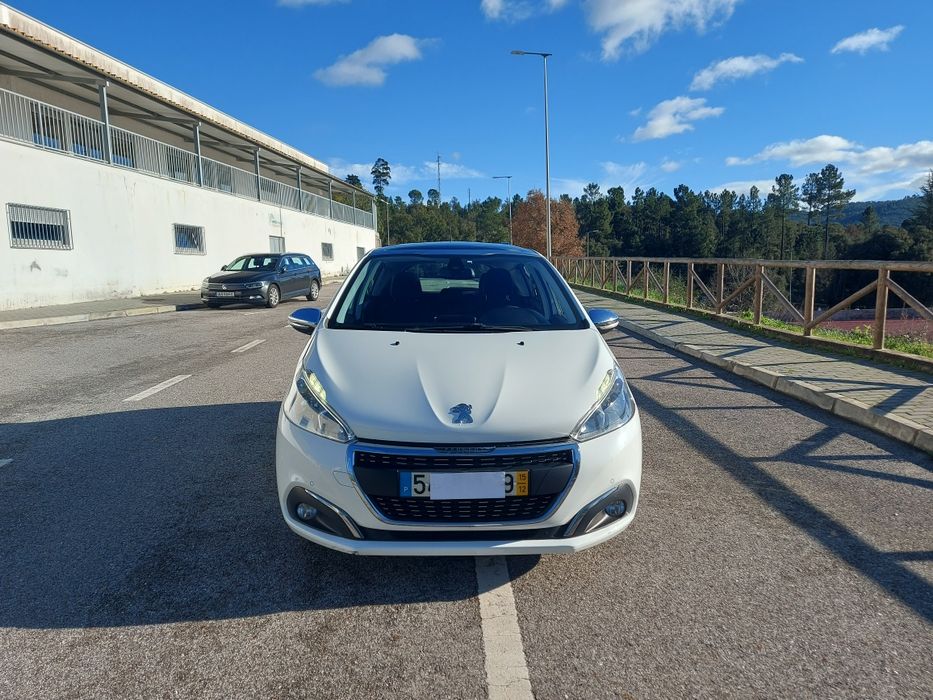 Peugeot 208 1.6 BlueHdi 100cv Allure GPS+Camêra de Marcha Atrás