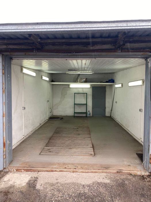 Продам гараж под склад сто Ньютона.  Коммунальная.новые дома