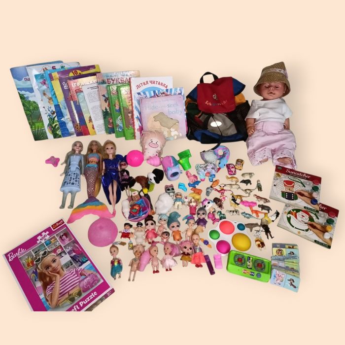 Іграшки і книжки дитячі. Все, що на фото