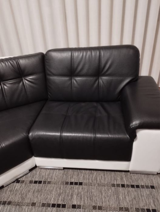 Sofa em formato L com alguns danks