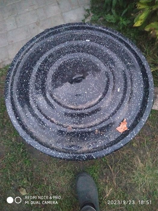 Продам большую эмалированную кастрюлю.