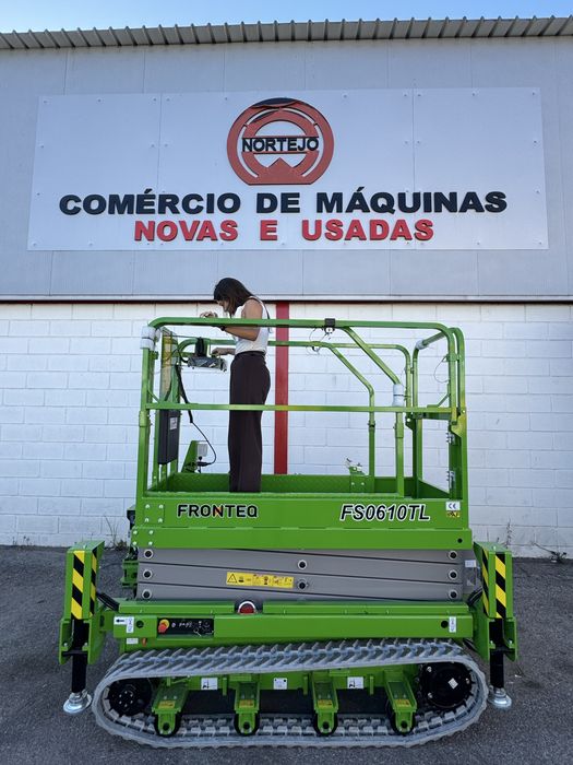 Plataforma Elevatória “Tesoura” elétrica c\ Lagartas e Macacos (8mt)FRONTEQ FS0610TL