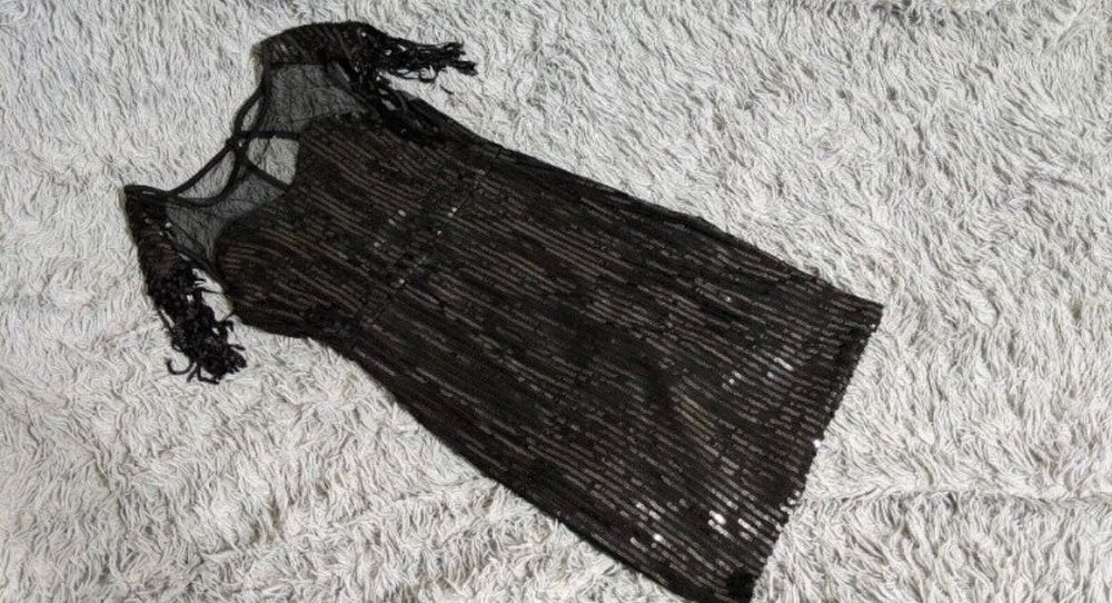 Маленька чорна сукня нове розмір  S