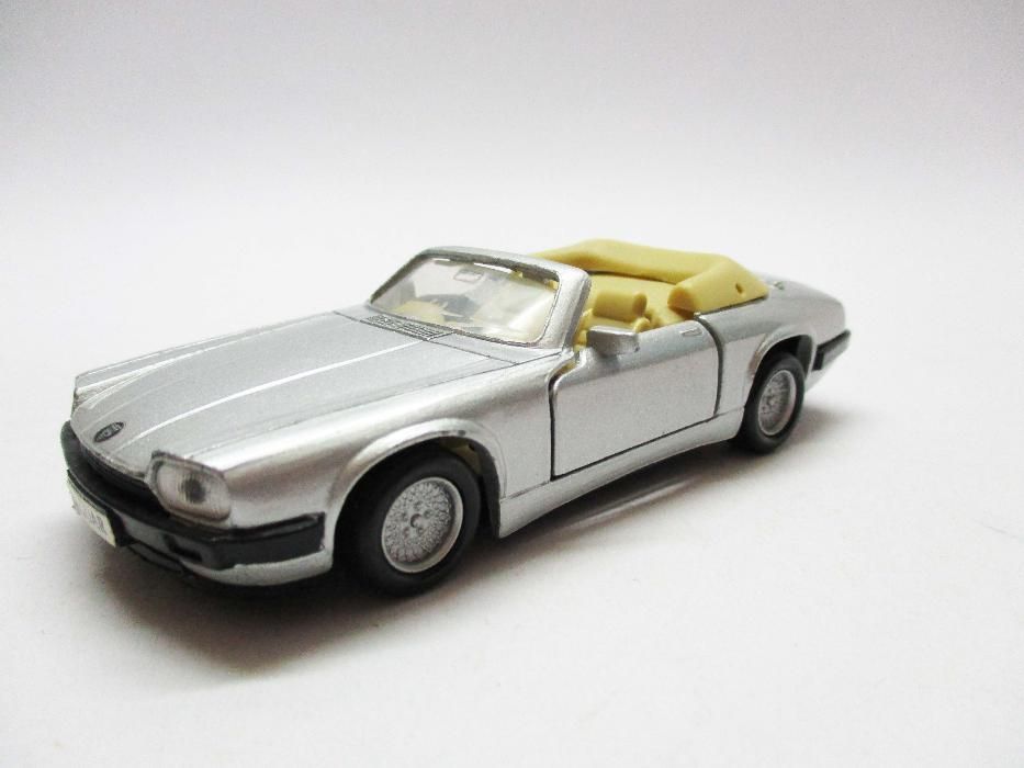 Carros miniaturas de colecção