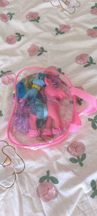 Brinquedos, disfarces e outros artigos para criança - para venda em conjunto ou individualmente