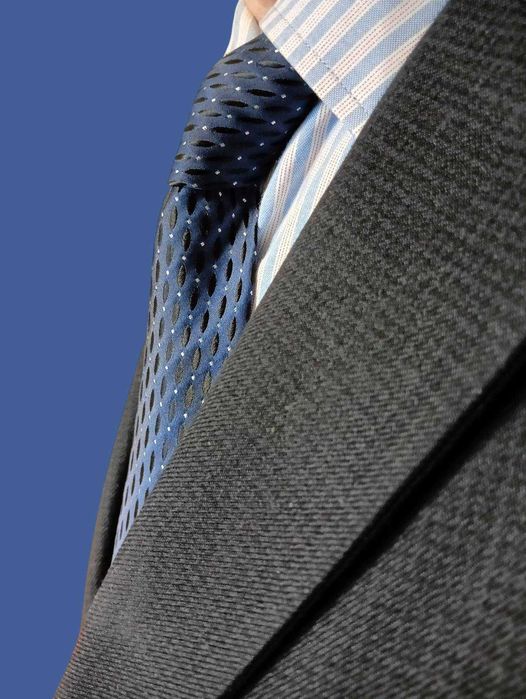 Класичний майже чорний костюм, 50-52 р.