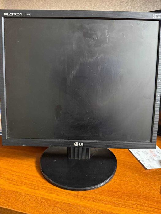 Продаю монітор уживаний LG Flatron L1953S у робочому стані