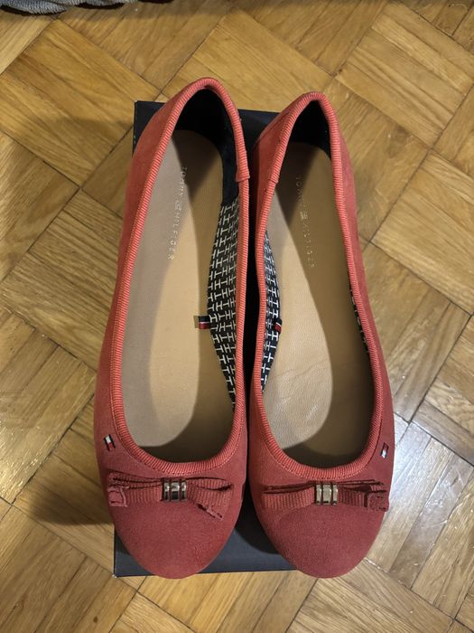 Czerwone zamszowe baleriny Tommy Hilfiger