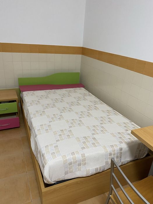 Conjunto de Quarto (cama, mesas cabeceira, secretária, estante)