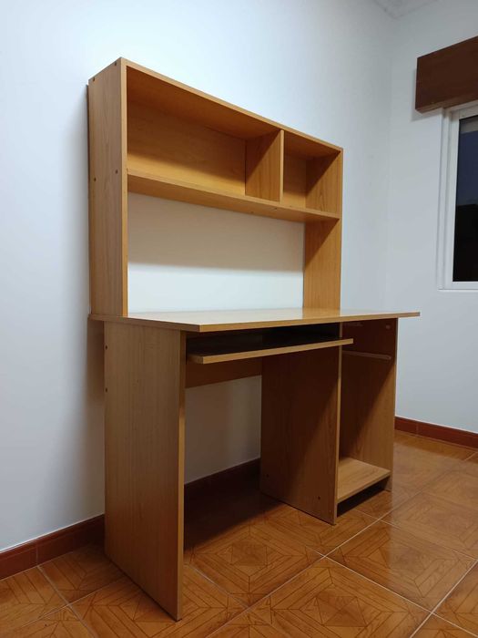 Secretária com Estante Integrada – Excelente Estado